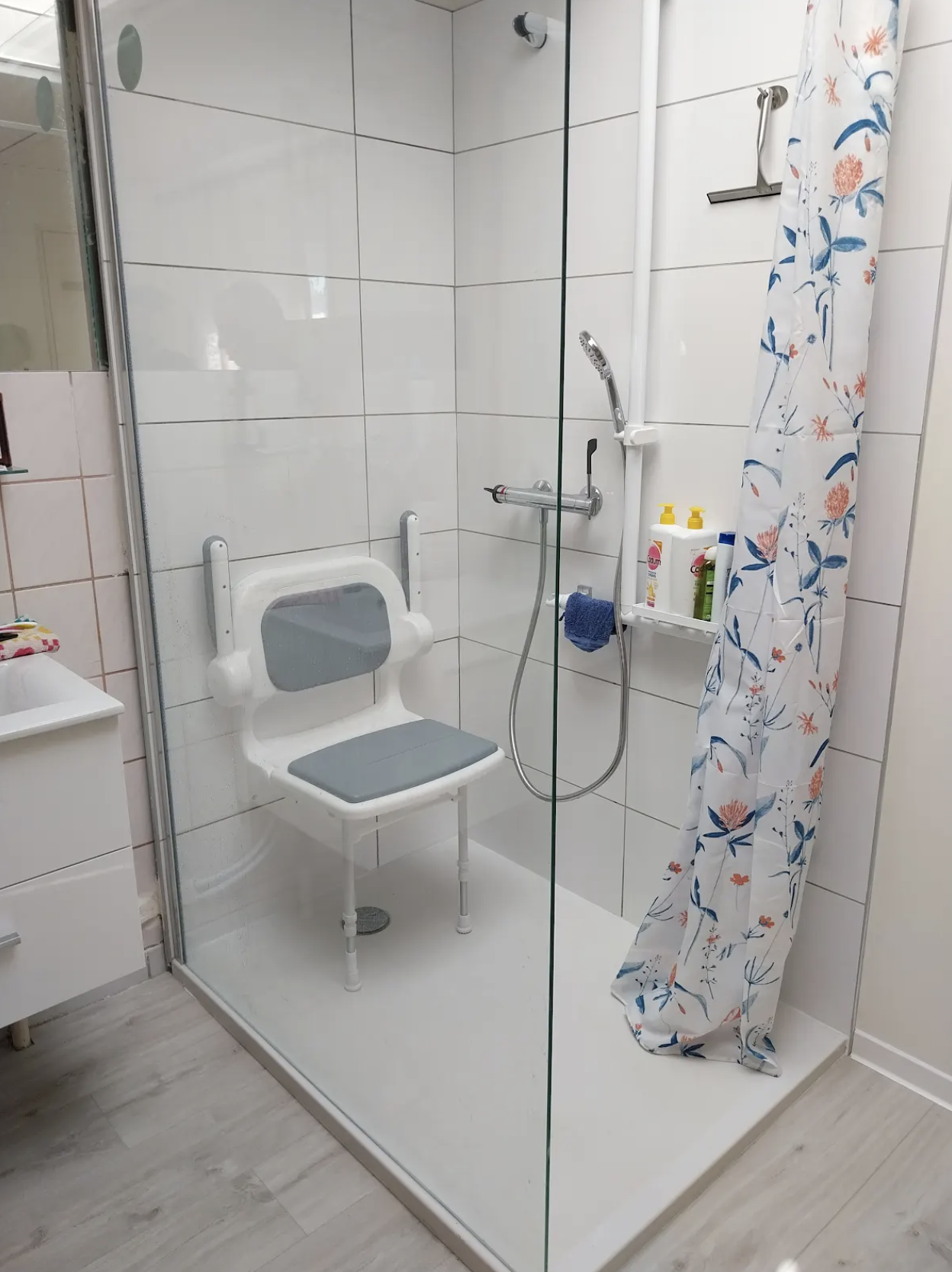 La nouvelle douche, plus sécurisée et adaptée à la perte d’autonomie